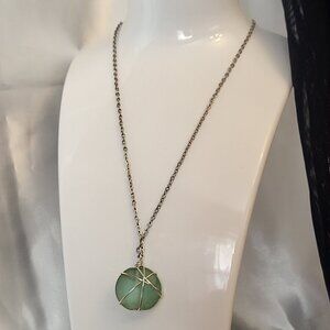Gold Tone Necklace ~ Wrapped Sea Glass Necklace ~ Excellent Condition
